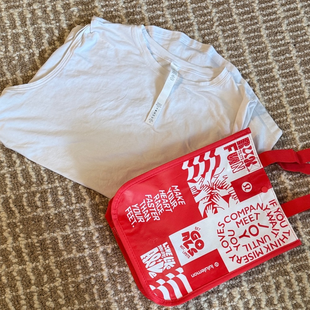 Like new Lululemon athletica White Tank Top sz 8 ❤️❤️❤️